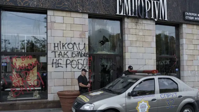 емпоріум, київ, графіті