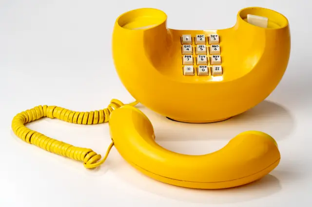 Telefone plástico