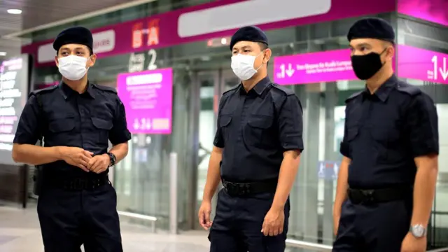 மலேசிய காவல்துறை நடவடிக்கை: அரசு உத்தரவை மீறிய 7,500 பேர் கைது