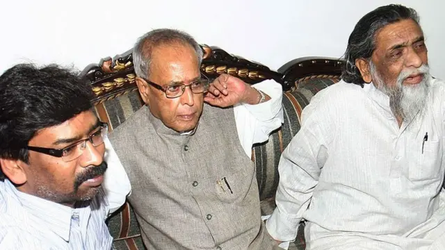 प्रणब मुखर्जी के साथ हेमंत सोरेन और शिबू सोरेन