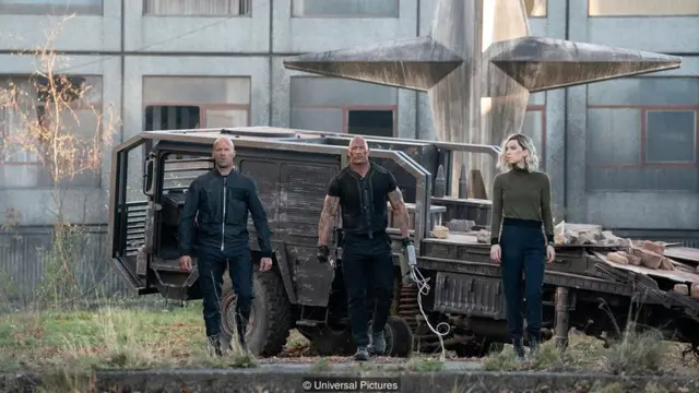 Jason Statham, Dwayne Johnson, dan Vanessa Kirby dalam film Hobbs & Shaw.