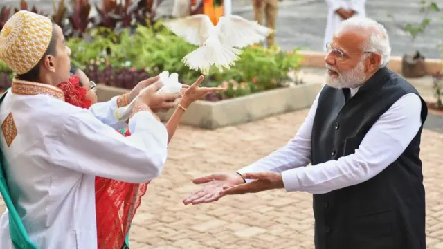नरेंद्र मोदी