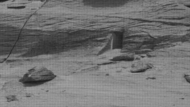 मंगळ ग्रहावरील दरवाजा