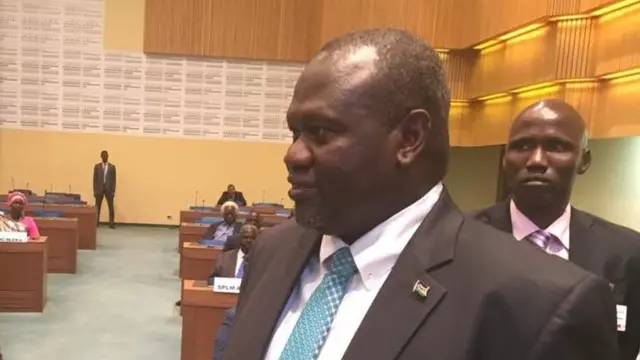 Riek Machar iyo Salva Kiir ayaa gabagabadii shirka heshiis ku saxiixay
