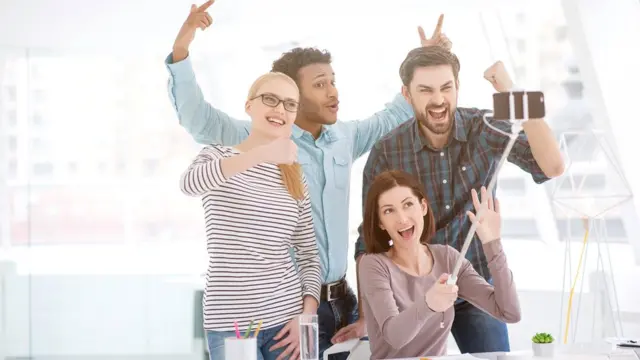 А вас заставляют участвовать в офисных увеселительных мероприятиях и соревнованиях?