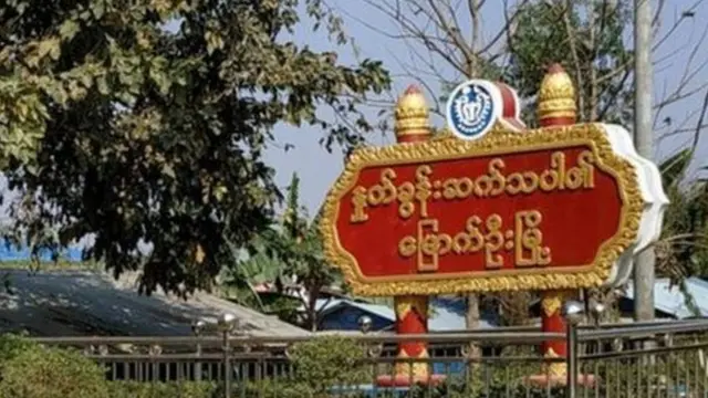 ခိုင်သုခကတော့ အေအေအဖွဲ့ဝင်တွေက လူသားချင်း နှိပ်စက်ညှဉ်းပန်း၊ သတ်ဖြတ်တာမျိုးကို လုပ်ခွင့်မရှိသလို၊ အခုဖြစ်စဉ်မှာလည်း အဲဒီလိုလုပ်ခဲ့တာက အေအေ တပ်ဖွဲ့ဝင်တွေ မဟုတ်ဘူးလို့ဆို