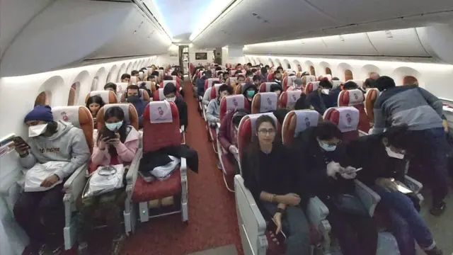 ఎయిర్ ఇండియా విమానంలో విద్యార్థులు