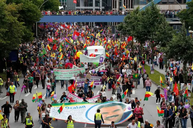 8 Temmuz'da Hamburg'da düzenlenen ve Abdullah Öcalan'ın özgürlüğünü talep eden yürüyüş