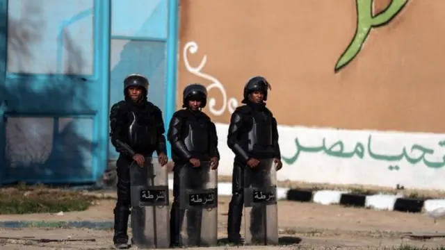 عناصر من الشرطة