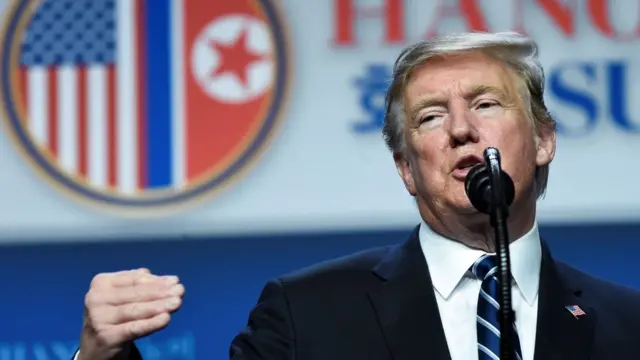 단독으로 기자회견에 참석한 트럼프 대통령