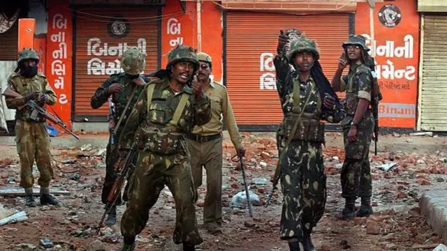 2002 ਵਿੱਚ ਹਿੰਸਾ ਤੋਂ ਬਾਅਦ ਫ਼ੌਜ ਨੂੰ ਵੀ ਬੁਲਾਇਆ ਗਿਆ ਸੀ।