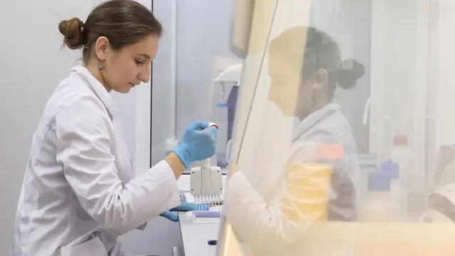 Investigadora del Instituto Gamaleya.