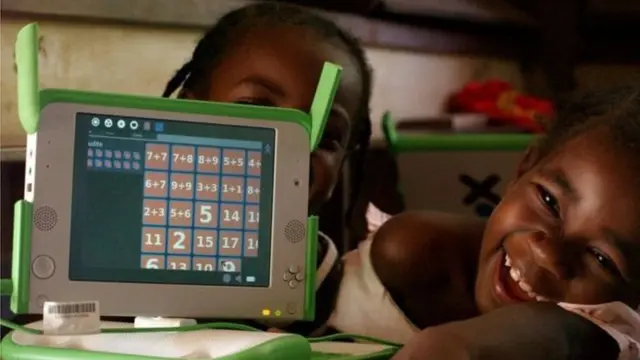 क्लास में बच्चे