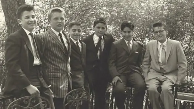 دونالد ترامپ (نفر دوم از چپ) در سال ۱۹۵۹، همان سالی که مدرسه نظامی فرستادندش