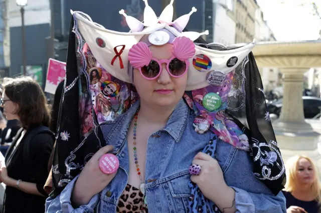 पेरिस में यौनकर्मियों का विरोध प्रदर्शन