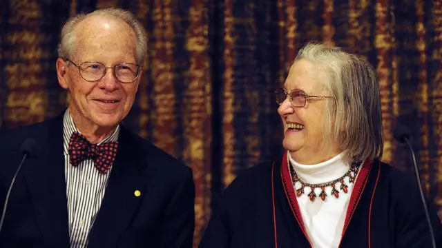 Elinor Ostrom y Oliver Williamson