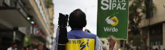 A campaigner for a "Yes" vote on the referendum stands in the Colombian capital Bogota on 1 October