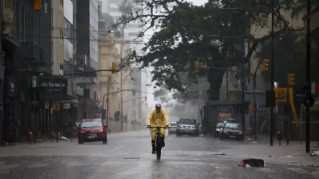 Ciclone-bomba deve atingir o Sul e provocar ventos de até 100 km/h nesta