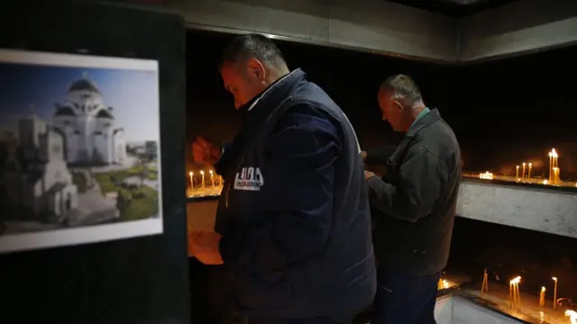 hram. crkva, paljenje sveća