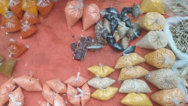 ছোট ছোট প্যাকেটে বাজার সদাই