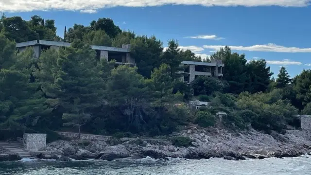 Разрушено одмаралиште на Хвару