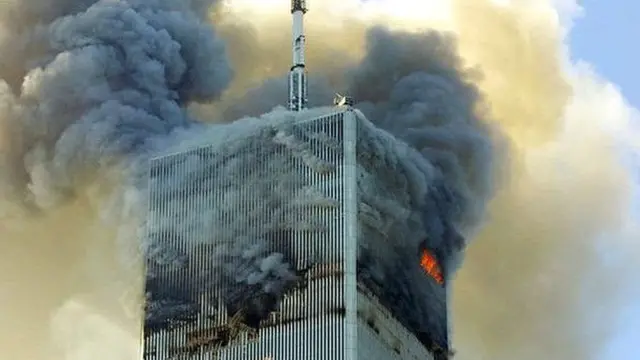 9/11 हमले में ध्वस्त हुआ न्यूयॉर्क का ट्विन टावर