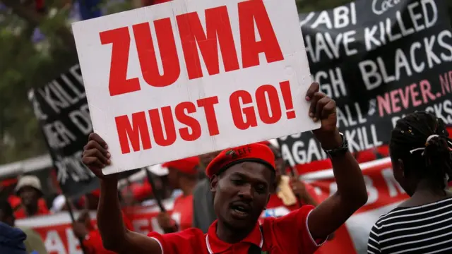 مظاهرات مناوئة لزوما