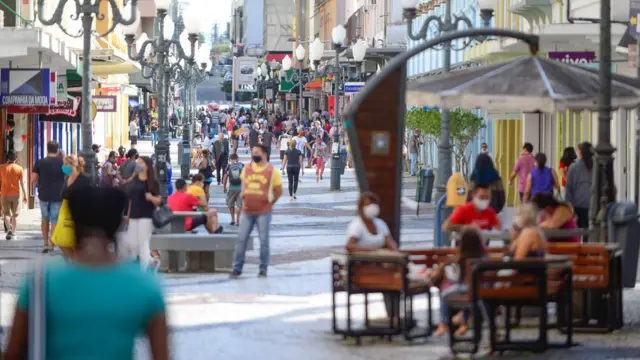 Ruacomo ganhar na roleta relampagopedestrescomo ganhar na roleta relampagoFlorianópolis durante o dia, com dezenascomo ganhar na roleta relampagopessoas caminhando