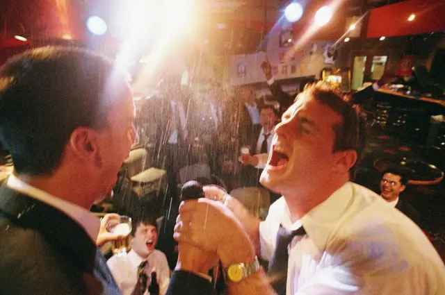 Chicos cantando