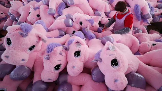 Китай поддерживает промышленность дешевыми кредитами, но продолжительная торговая война неизбежно обернется потерями для работников и бизнеса.