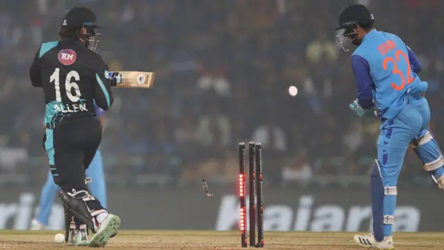 फ़िन एलन को आउट करते हुए युज़वेन्द्र चहल