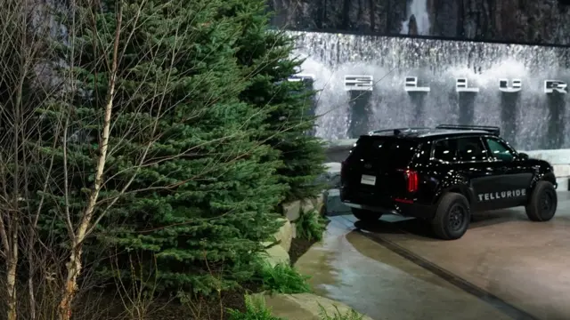 2020 Kia Telluride проїхав по "бездоріжжю" на автовиставці