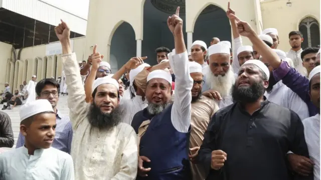 ढाका में प्रदर्शन करते मुस्लिम