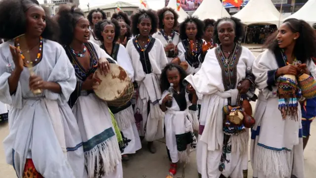 ኣሸንዳ ኩል ግዘ ወርሒ ነሓሰ ክሳብ ክልተ ሰሙን ዝበጽሕ፡ ብባህላዊ ደርፍታት፣ ሰዓዕስዒትን ጽባቐን ተሰንዩ ይብዓል
