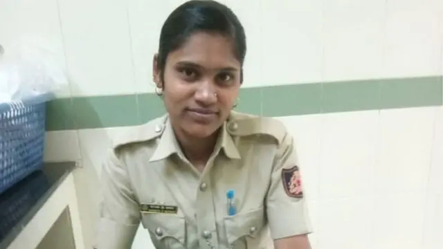 பெண் காவலர்