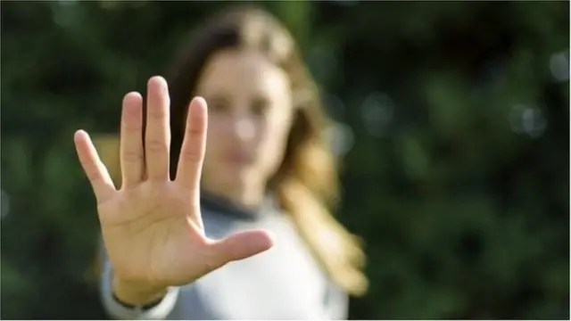 महिला तक्रार करण्यासाठी पुढे येत आहेत.