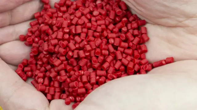 Із сучасними темпами і тенденціями, аж до 2060 року ми зможемо переробляти старого пластику більше, ніж виробляємо нового