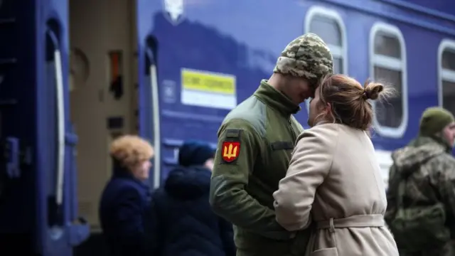 রেল স্টেশনে বিদায় জানানো