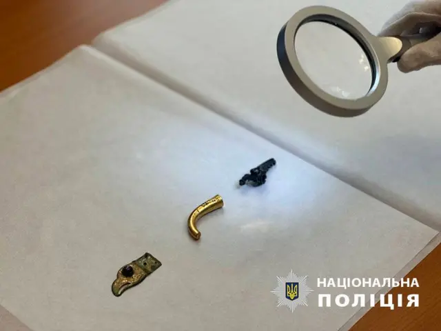 Артефакти, які вилучила поліція