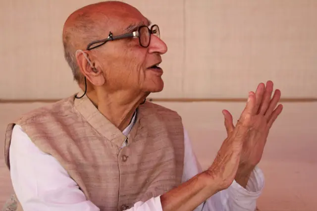 નારાયણ દેસાઈ