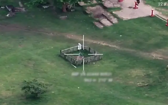 ภาพฐานปฏิบัติการซึ่งทางการไทยระบุว่าเป็นสถานที่ที่กองกำลังฝ่ายกัมพูชาติดตั้งไว้บริเวณปราสาทพระวิหาร