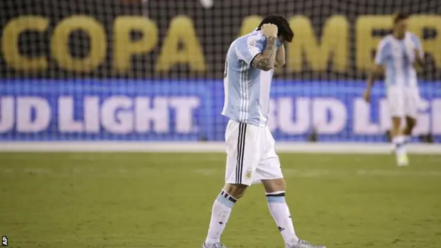 サッカーのメッシ選手 アルゼンチン代表引退を表明 - BBCニュース