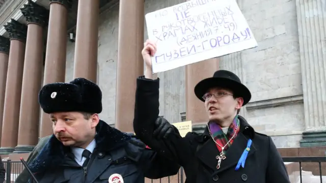 Протесты у Исакиевского собороа