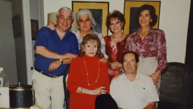 Rosita Serrano con su familia.