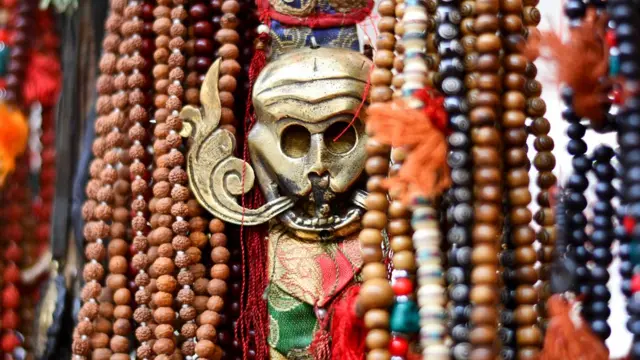 Для общения с духами умерших нужен хорошо обученный посредник, считают в Мьянме