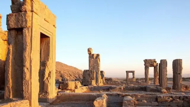 ઈરાનમાં આવેલી પ્રાચીન ઇમારતો