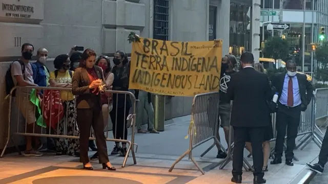 Bolsonaro é alvocódigos bonus bet365protestocódigos bonus bet365frente ao hotel onde está hospedadocódigos bonus bet365Nova York