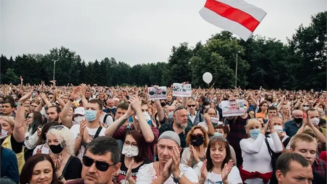 19 липня тисячі людей прийшли на перший агітаційний мітинг Світлани Тихановської