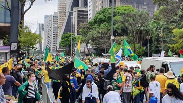 Manifestantes se reúnem na região da avenida Paulista em ato pró-Bolsonaro