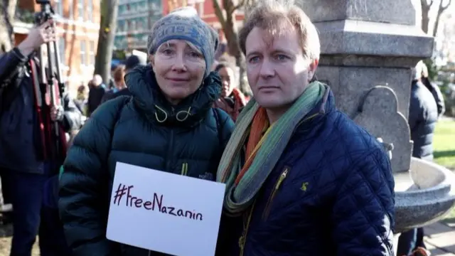 ریچارد راتلکیف همسر نازنین زاغری (راست) به همراه اما تامسون در همستد